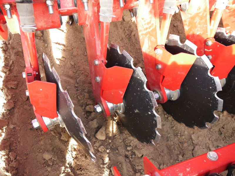 KV-udrill-fertilizerapplication-discharrow-jpg-g1apn4167s