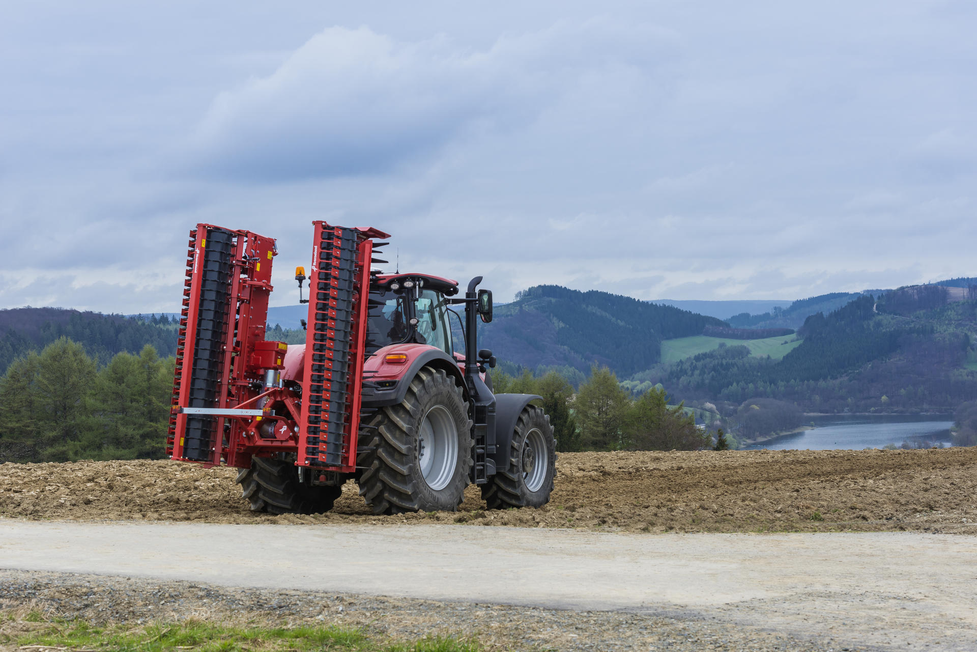 KV_F30_2017_field_0001_productslider