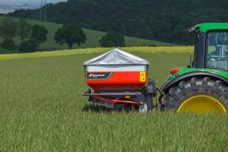Kverneland-Exacta-Disc-Spreader-0111-gohi1ol1zv