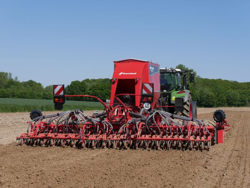 Kverneland-u-drill-6001-field-0013-JPG-g6vr39m4dd