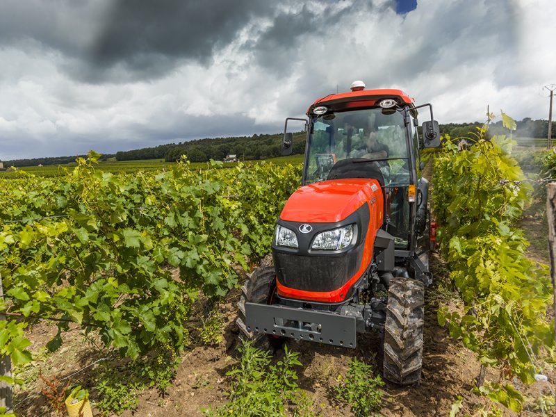 M5001N-pri-praci-ve-vinici