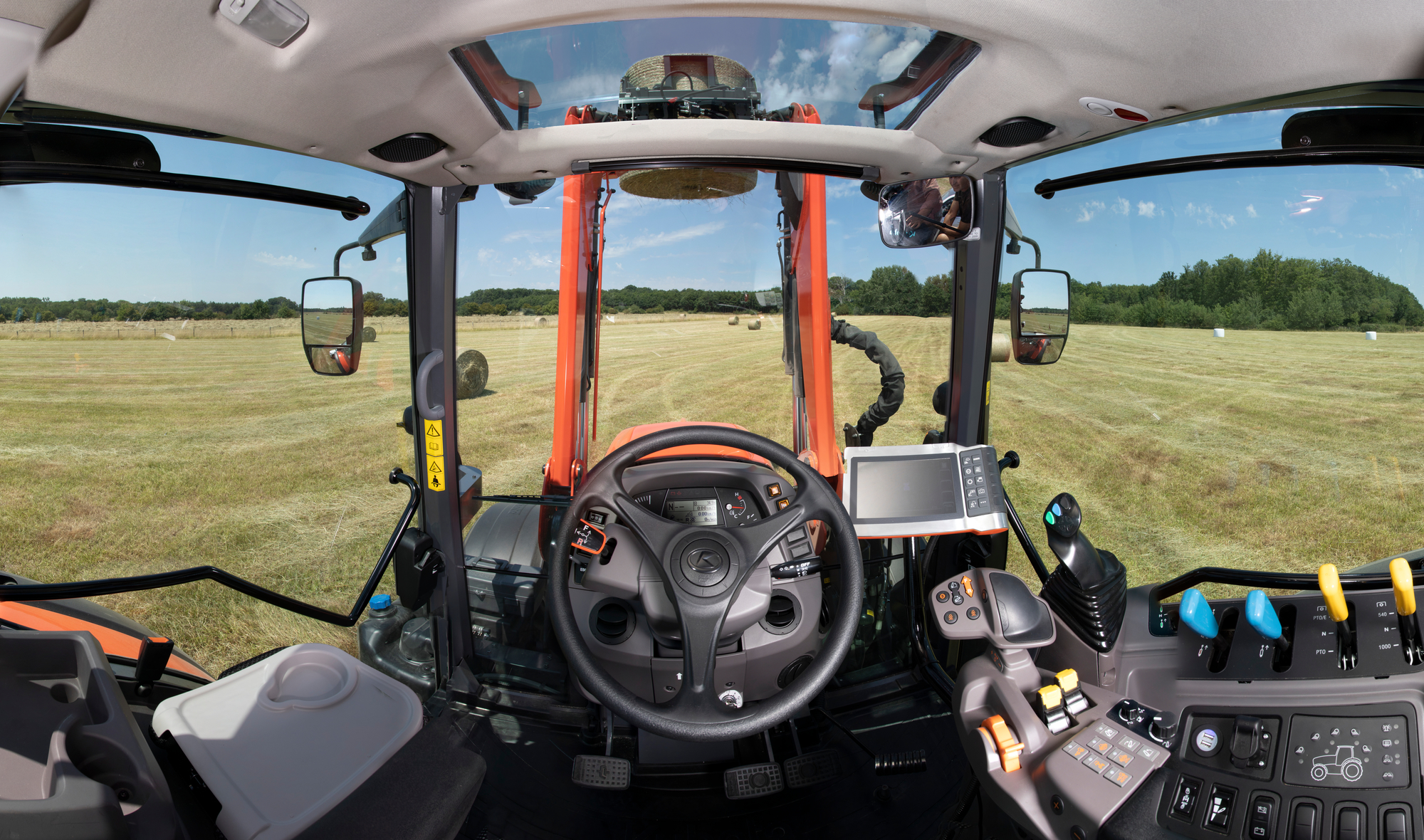 M6002_Studio_Frontloader_view