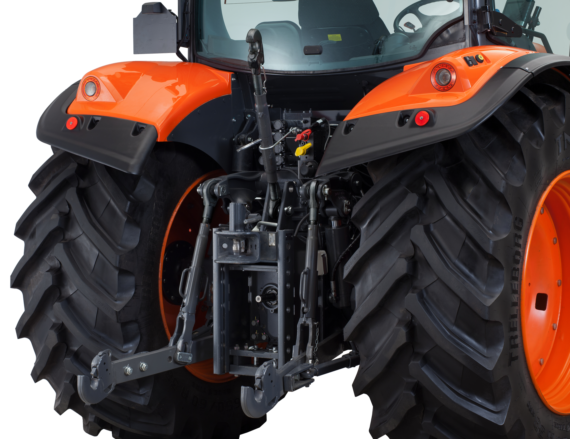 M6002_Studio_rear_hitch