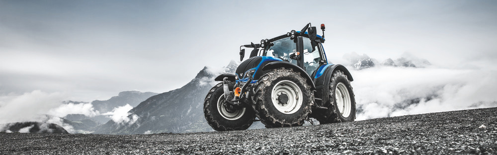 VALTRA-N4_N4F3874_etukansi_colored-CMYK_114936